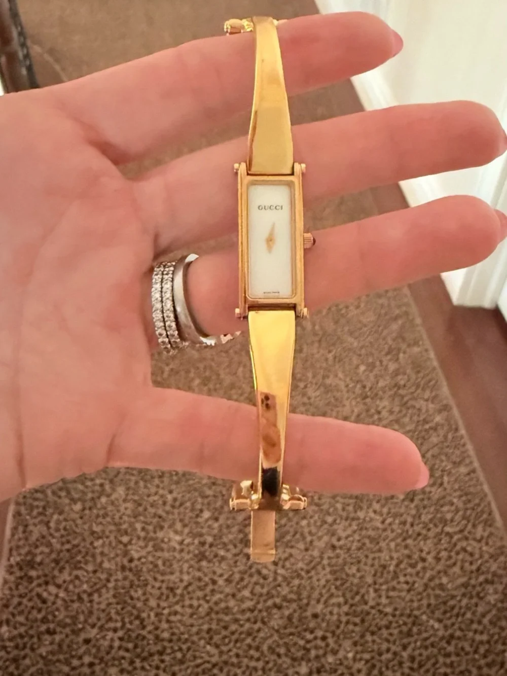 Gucci Gold Rectangular Bangle Watch - Picture 2 of 5